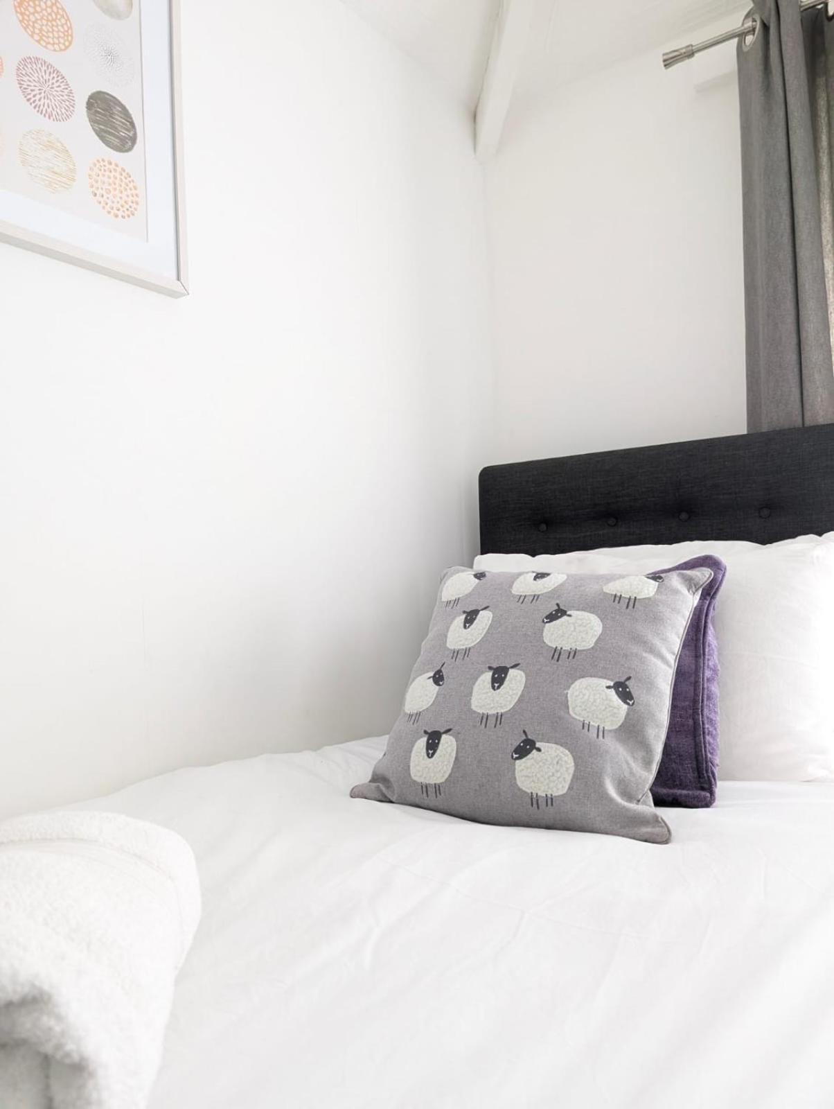 3Br-St Johns Hse-Free Parking-Workers-Kitchen-Wifi-Dog Friendly Apartment ดอนคาสเตอร์ ภายนอก รูปภาพ