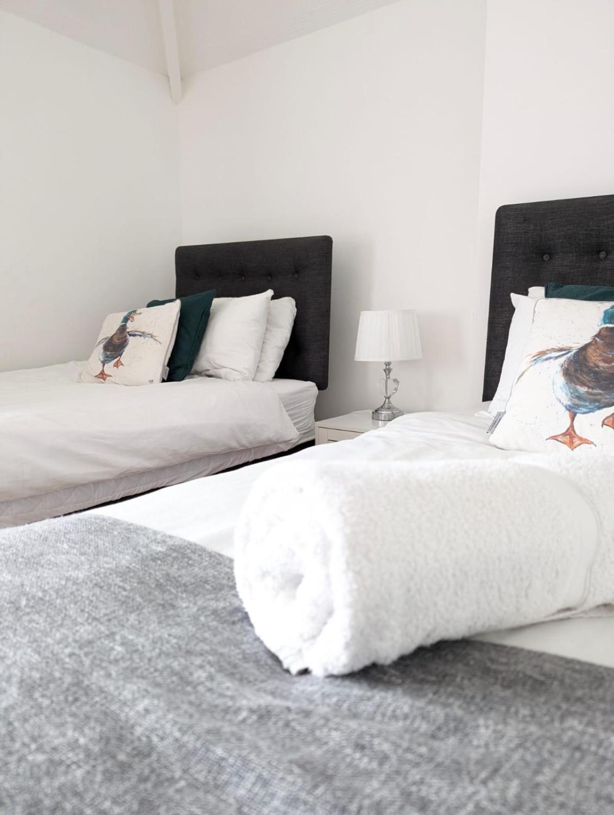 3Br-St Johns Hse-Free Parking-Workers-Kitchen-Wifi-Dog Friendly Apartment ดอนคาสเตอร์ ภายนอก รูปภาพ