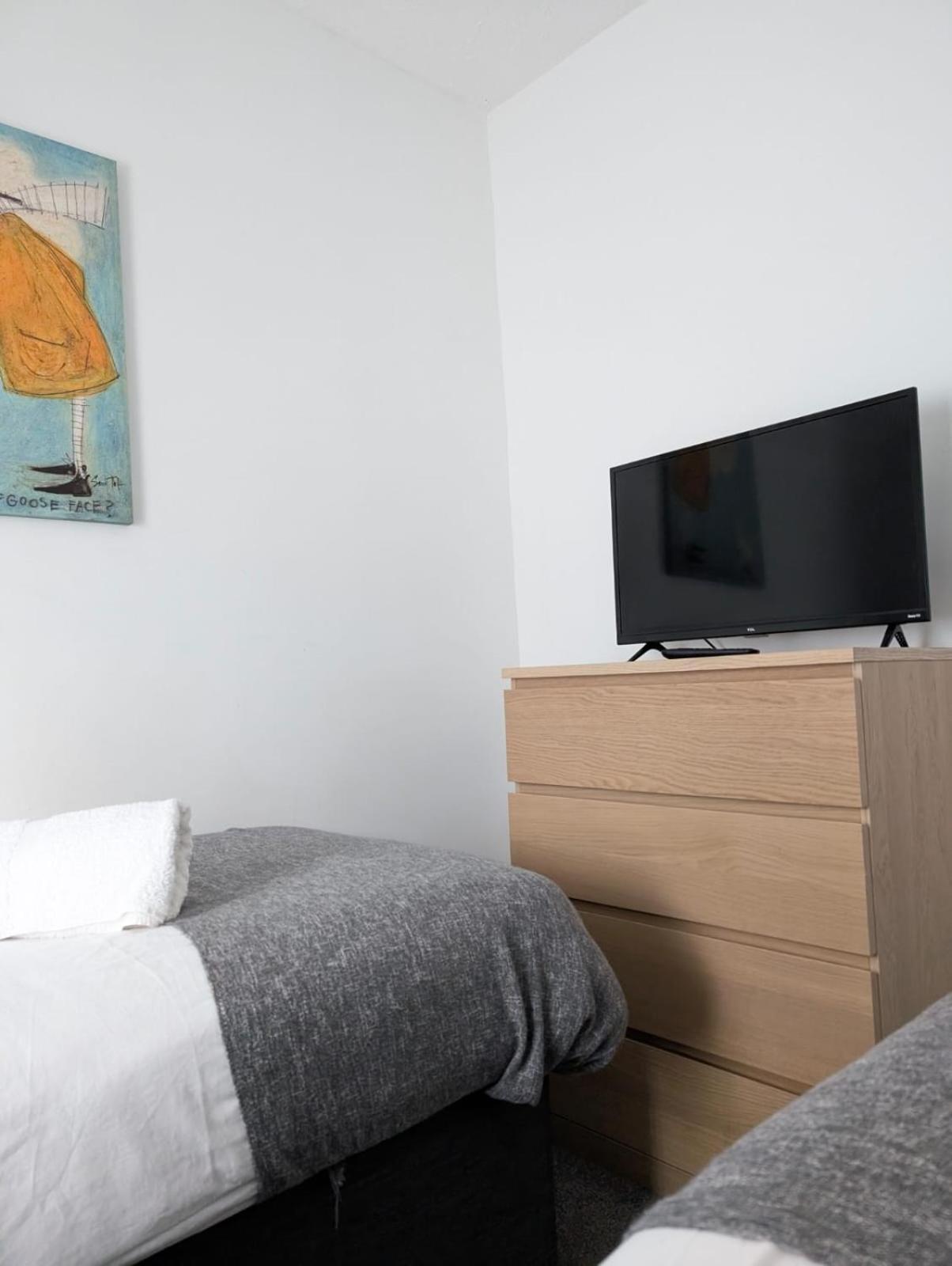 3Br-St Johns Hse-Free Parking-Workers-Kitchen-Wifi-Dog Friendly Apartment ดอนคาสเตอร์ ภายนอก รูปภาพ